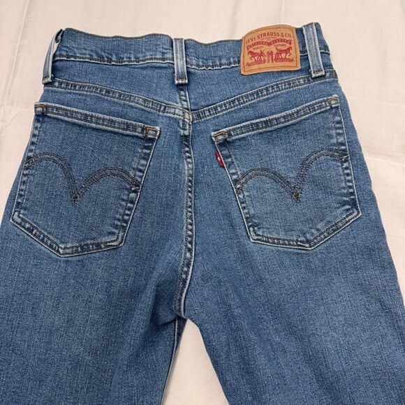 Levi’s “Wedgie Straight” Blue Jeans with raw hemline & button fly, 26- like new! - Picture 10 of 10